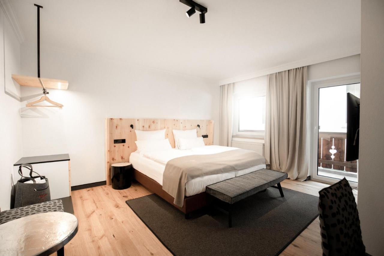 Hotel & Tiroler Buam