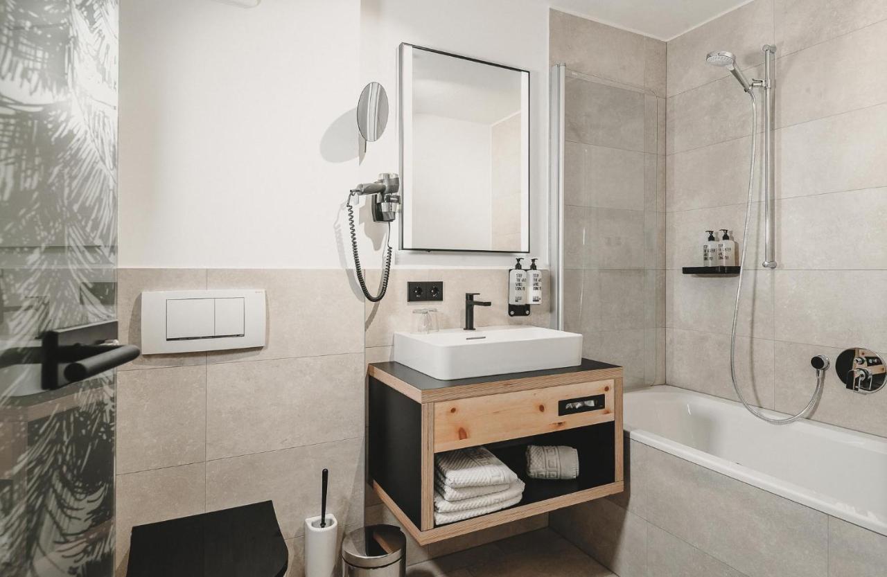 Hotel & Tiroler Buam 4*