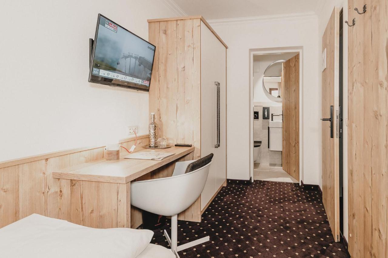Hotel & Tiroler Buam